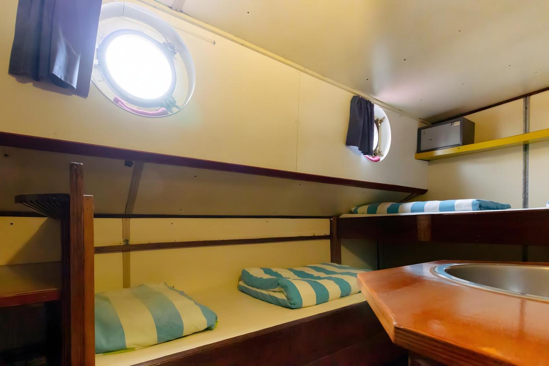 Intersail Hostel - Avontuur Amsterdam Dış mekan fotoğraf