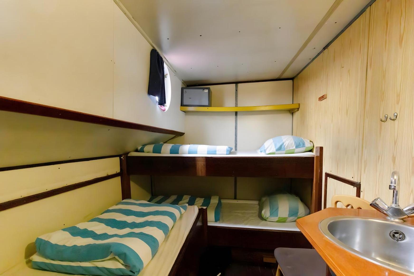 Intersail Hostel - Avontuur Amsterdam Dış mekan fotoğraf