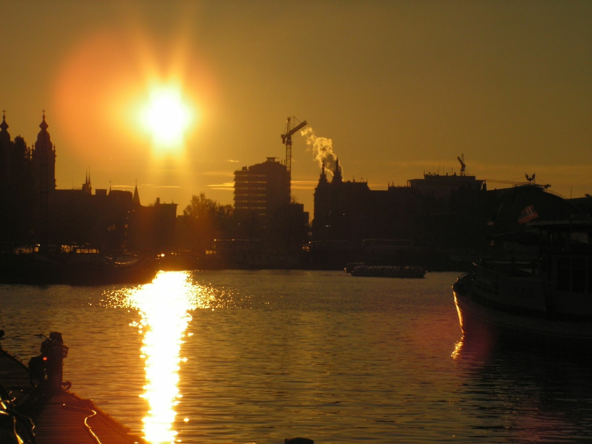 Intersail Hostel - Avontuur Amsterdam Dış mekan fotoğraf